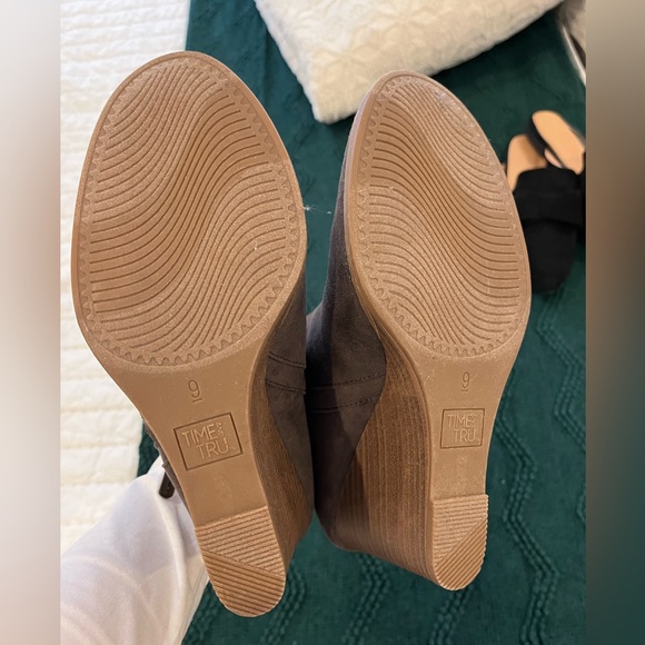 Brown booties - Picture 3 of 3